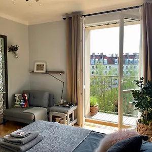 https://sloneczny-apartament-koszykowy.warsawhotelspoland.com